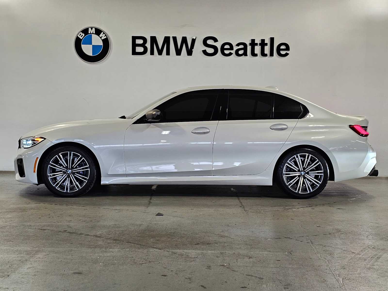 Thumbnail: 2021 BMW 3 Series - 3