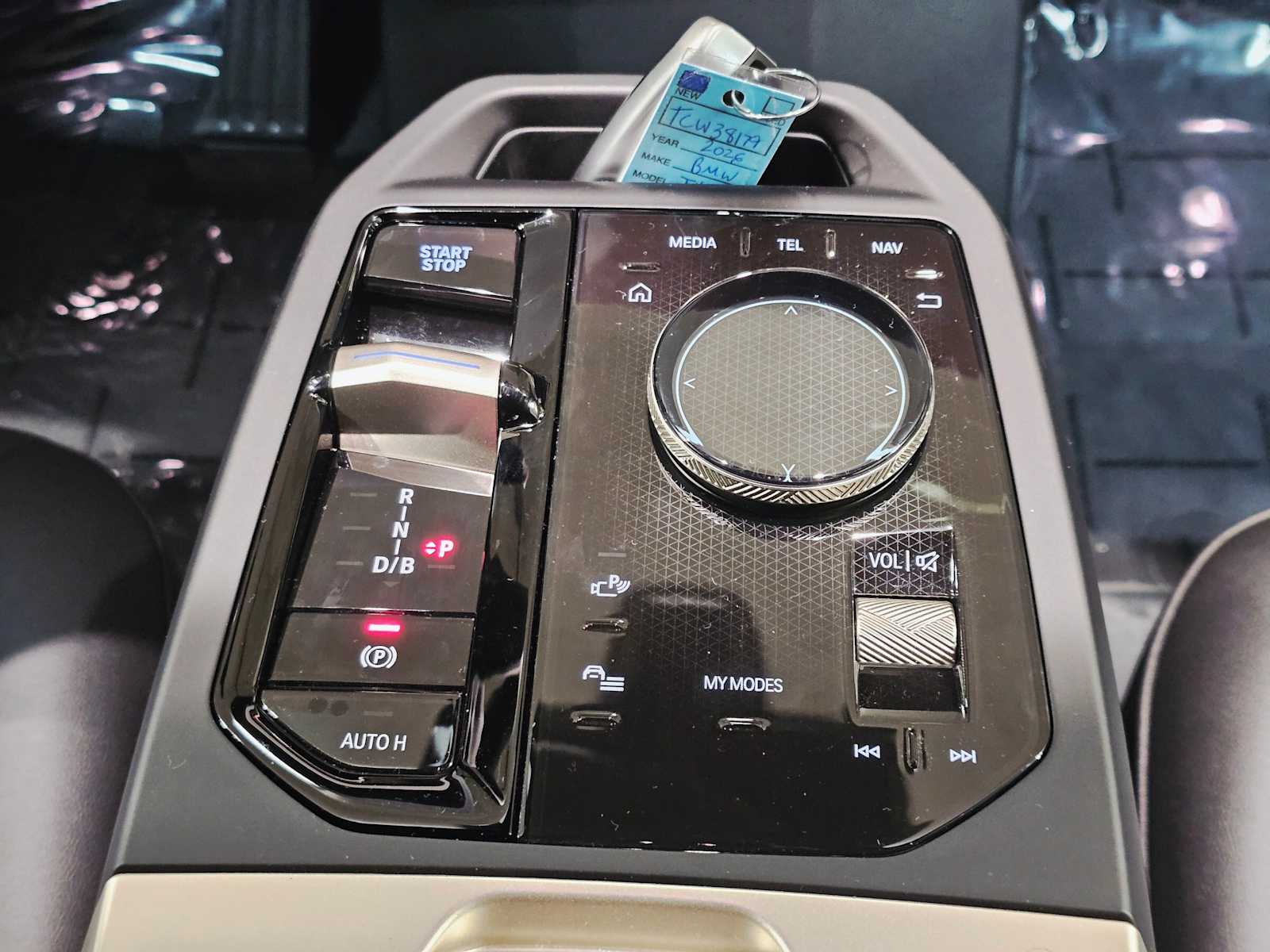 Thumbnail: 2026 BMW iX - 18