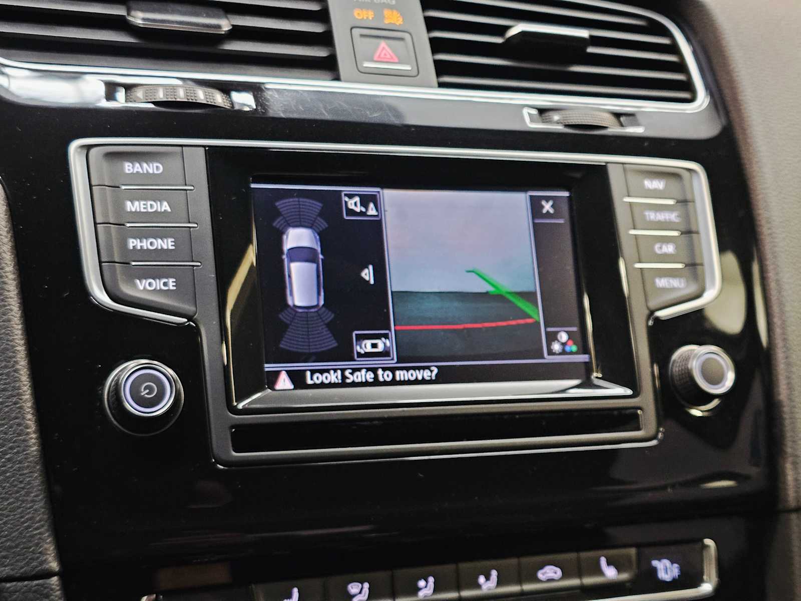 Thumbnail: 2015 Volkswagen Golf - 12