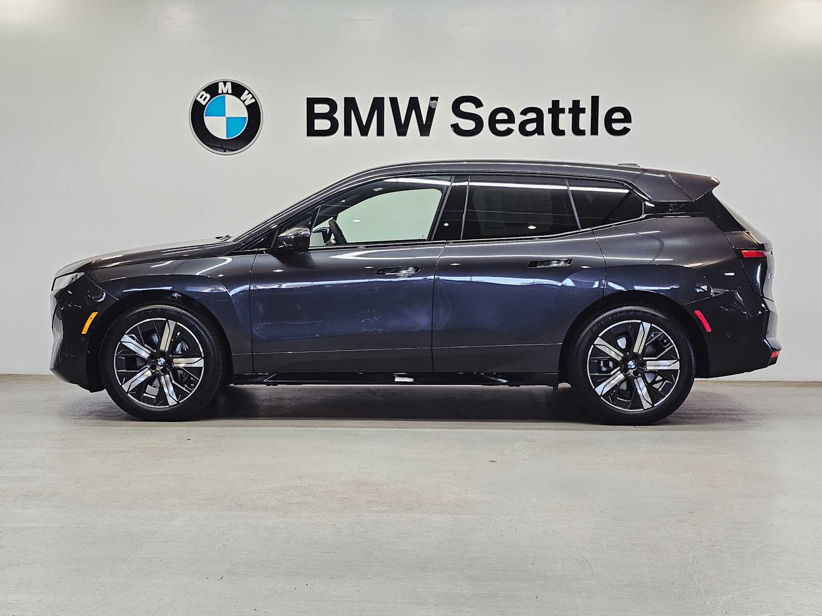 Thumbnail: 2026 BMW iX - 3