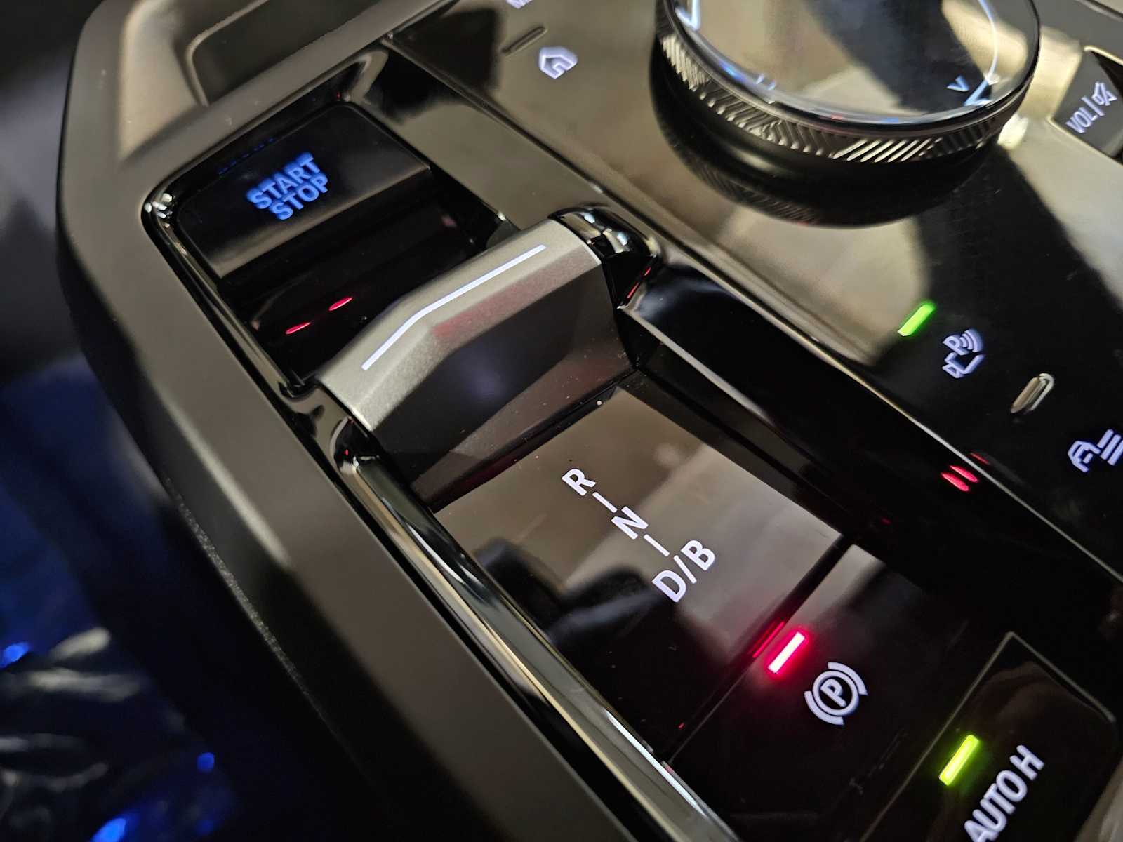 Thumbnail: 2026 BMW iX - 22