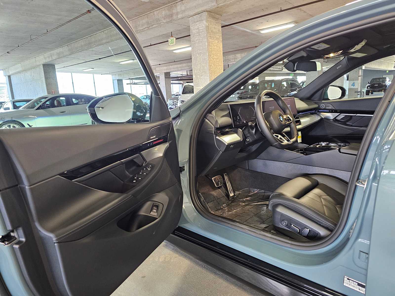 Thumbnail: 2025 BMW 5 Series - 27