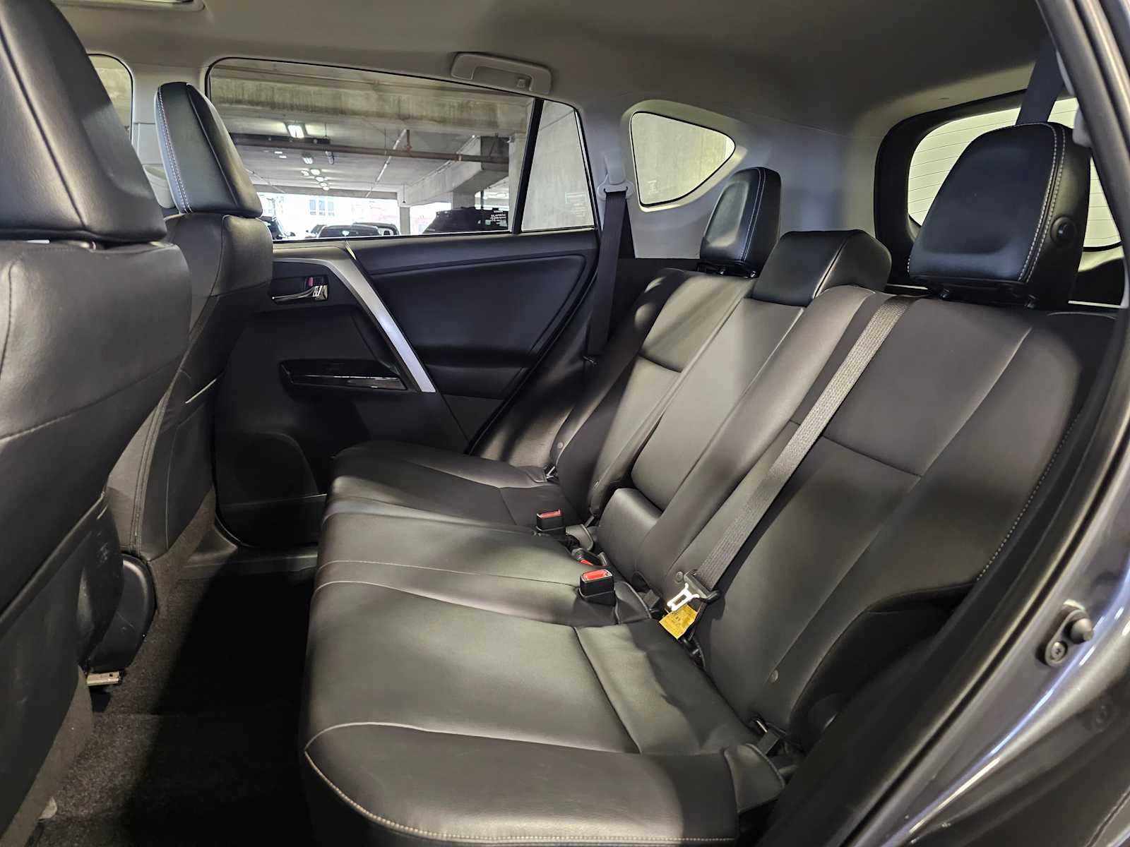 Thumbnail: 2018 Toyota RAV4 - 34