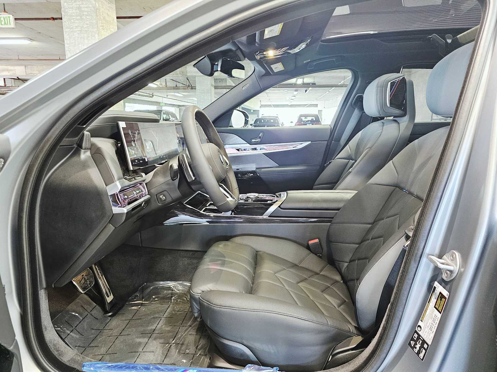 Thumbnail: 2025 BMW 7 Series - 23