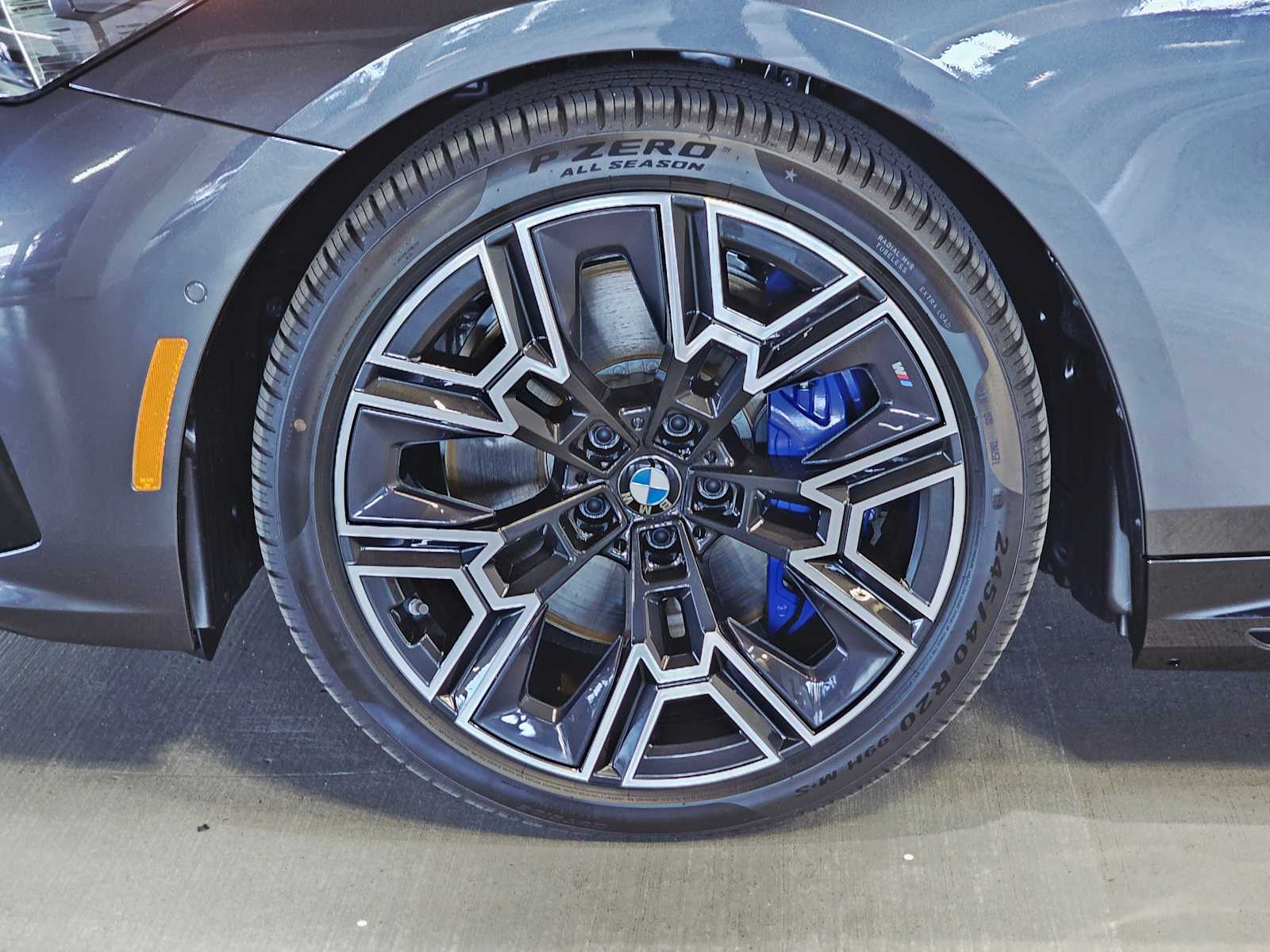 Thumbnail: 2026 BMW i5 - 8