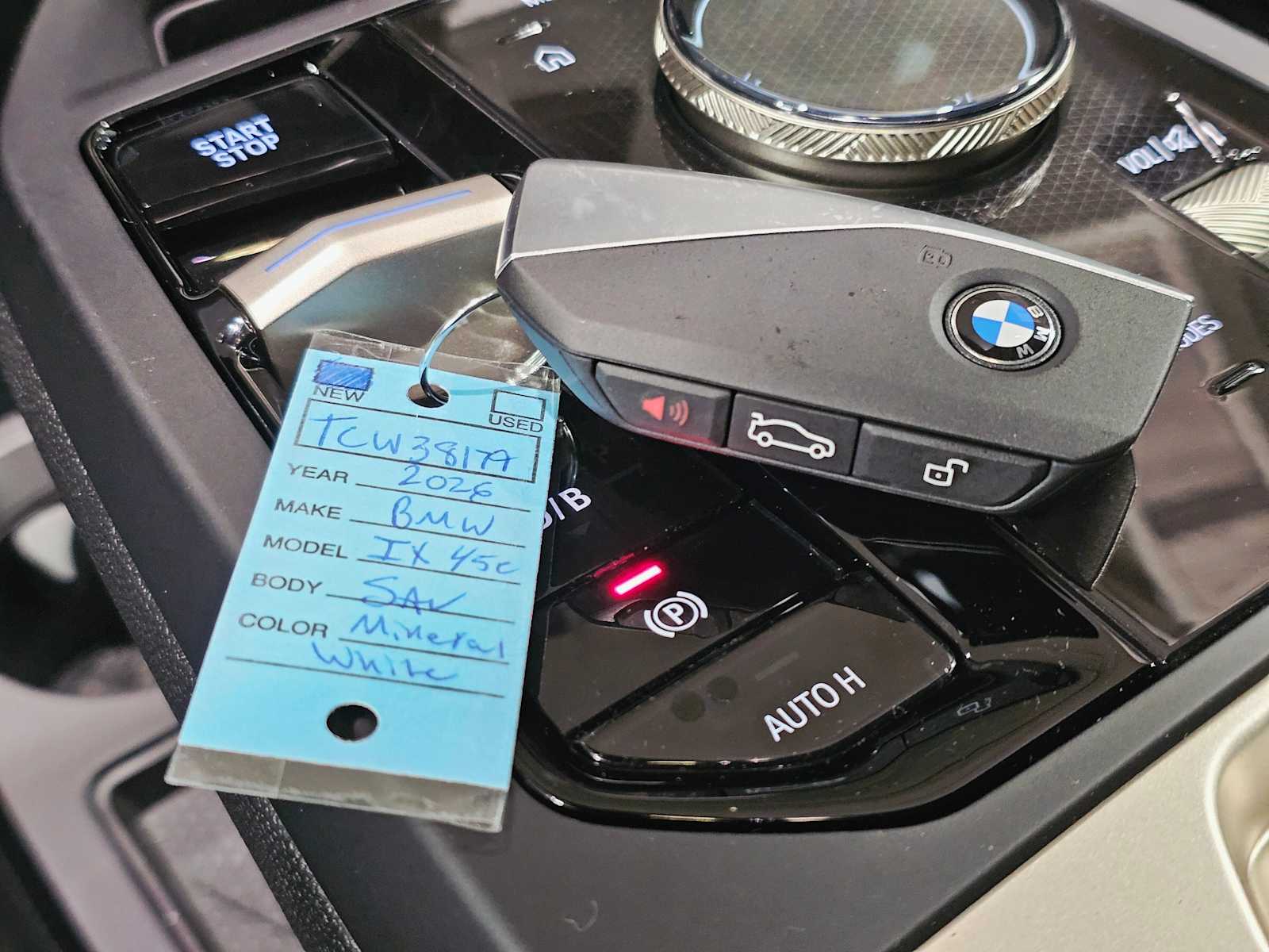 Thumbnail: 2026 BMW iX - 30