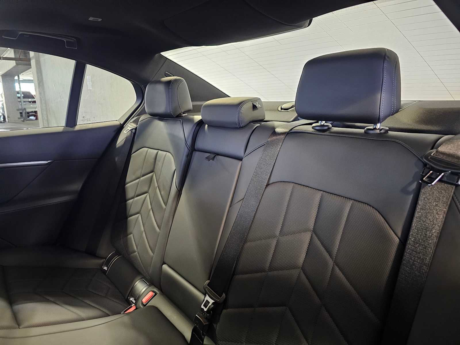 Thumbnail: 2025 BMW 5 Series - 33