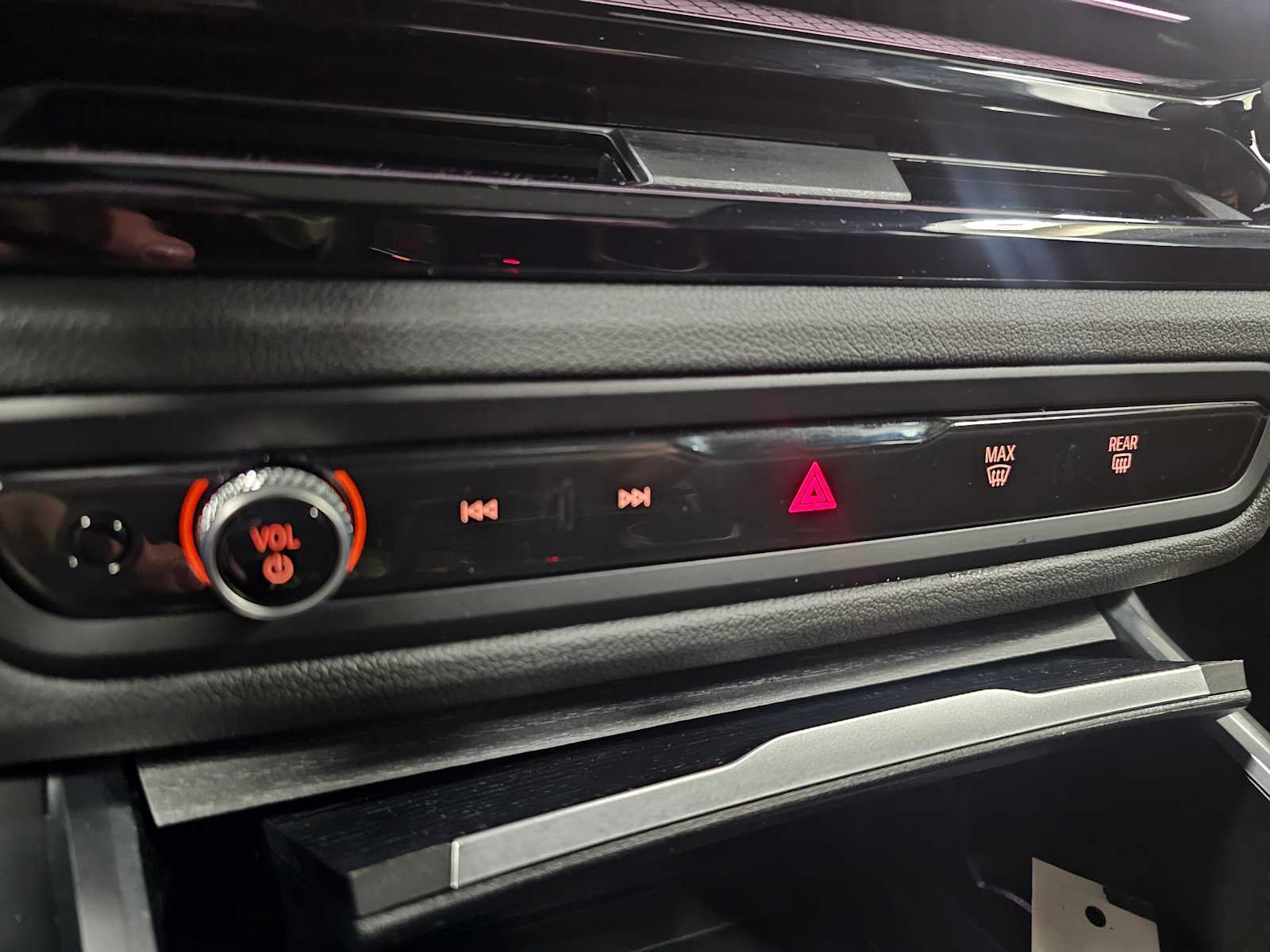 Thumbnail: 2025 BMW 3 Series - 18