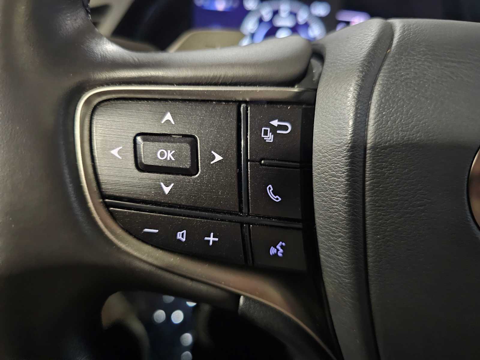 Thumbnail: 2023 Lexus ES - 22