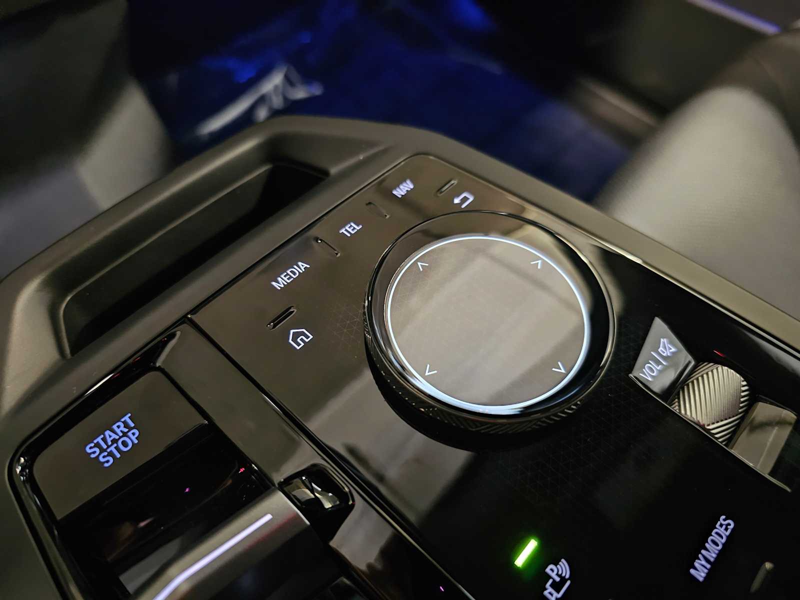 Thumbnail: 2026 BMW iX - 21