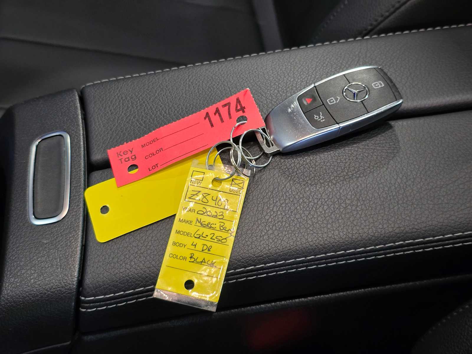 Thumbnail: 2023 Mercedes-Benz GLB - 36