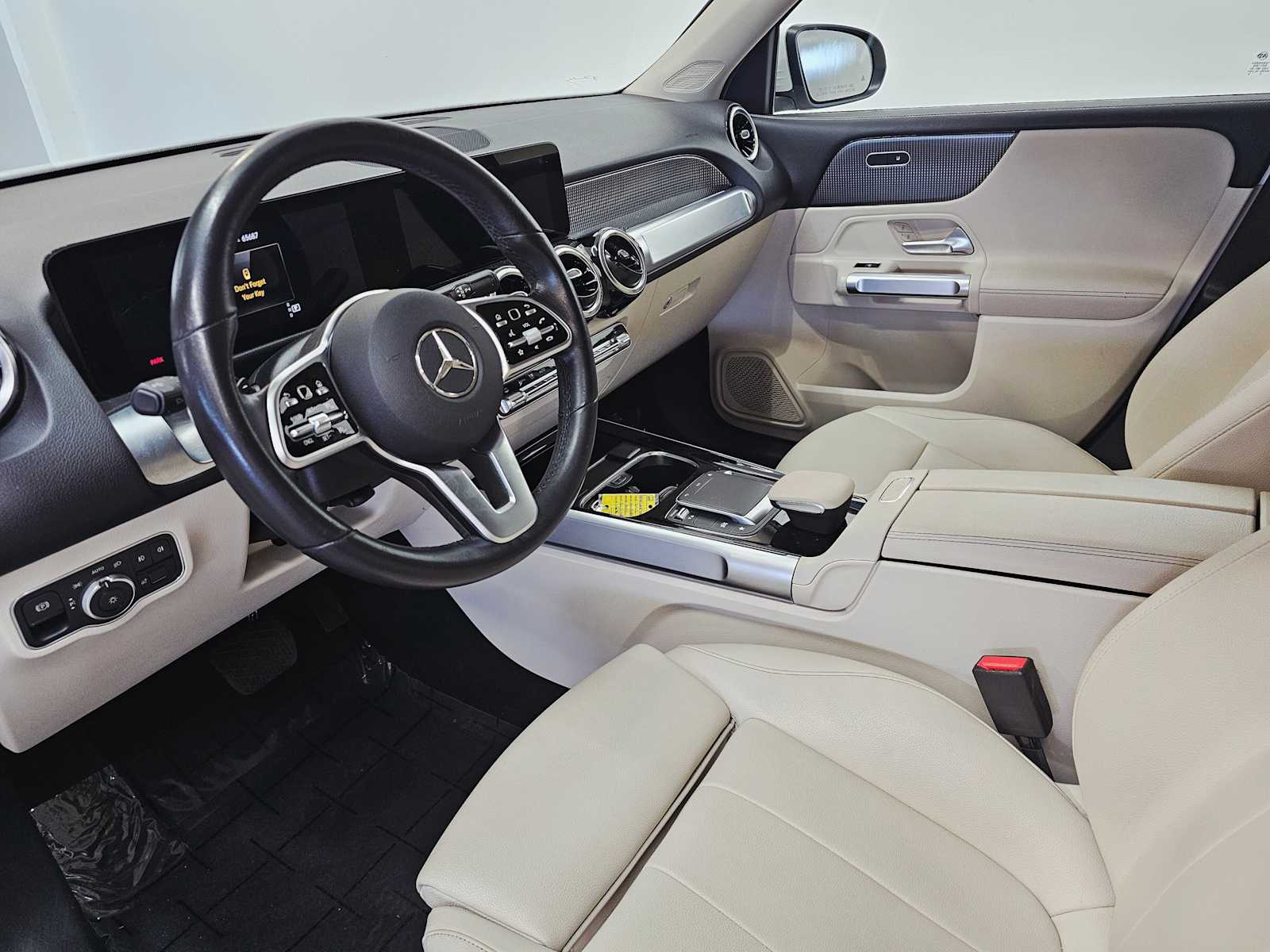 Thumbnail: 2022 Mercedes-Benz GLB - 2