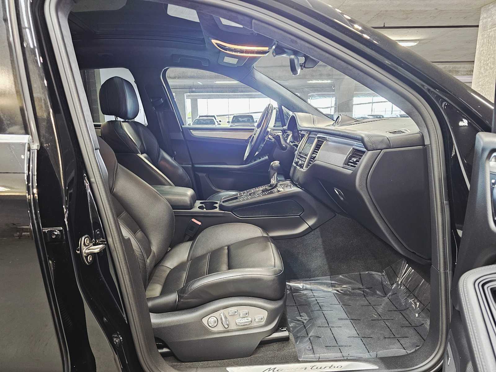 Thumbnail: 2016 Porsche Macan - 27