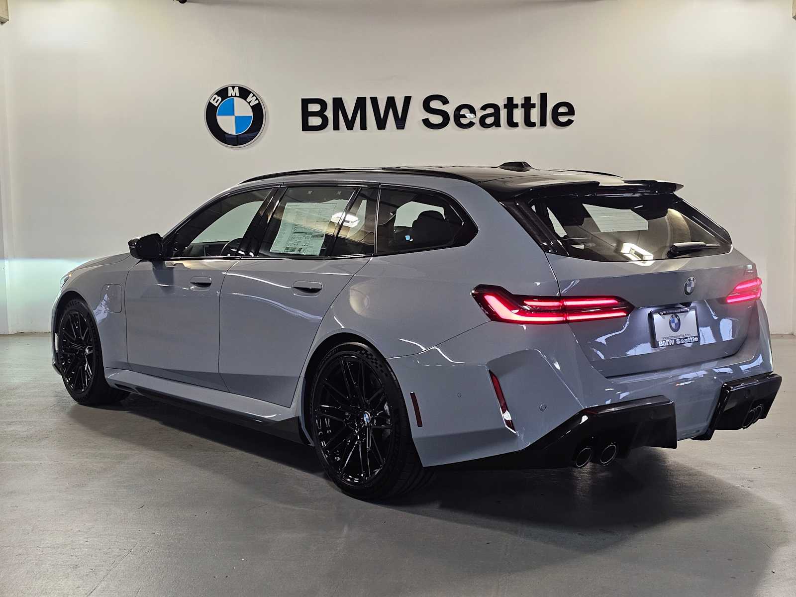 Thumbnail: 2026 BMW M5 - 4