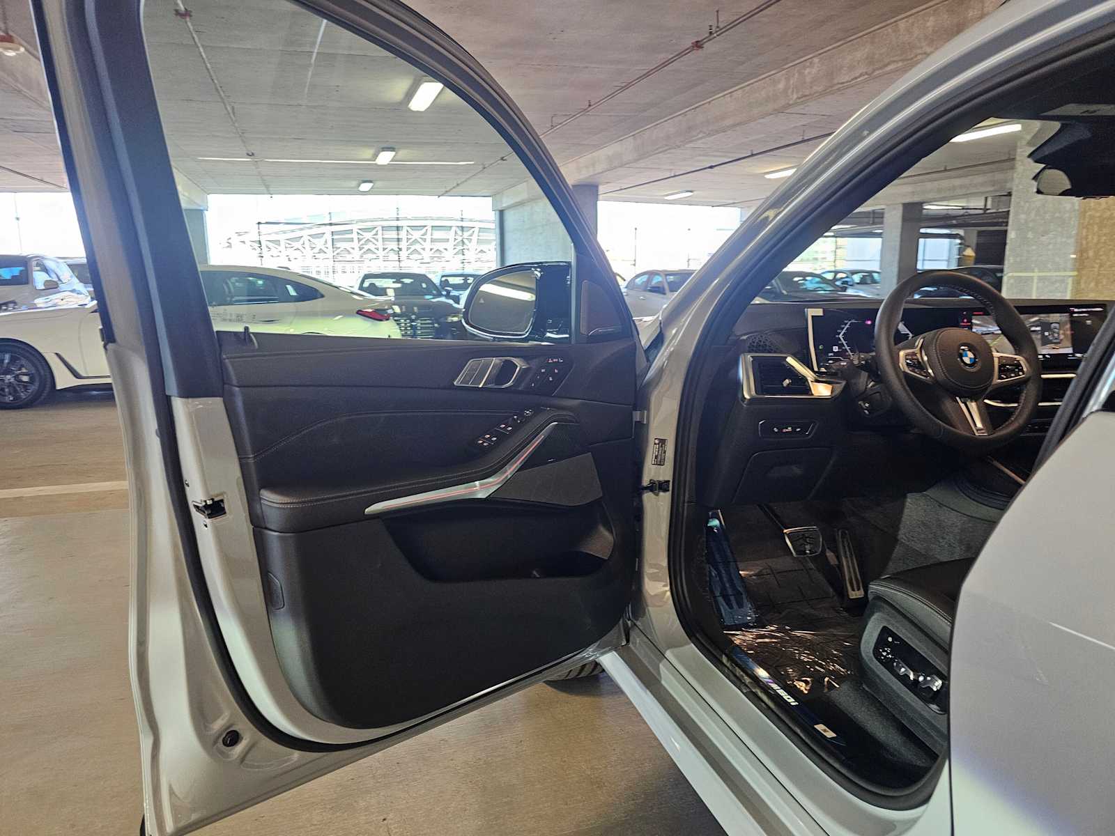 Thumbnail: 2026 BMW X7 - 32