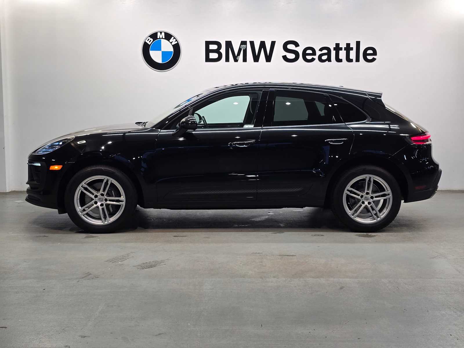 Thumbnail: 2024 Porsche Macan - 3