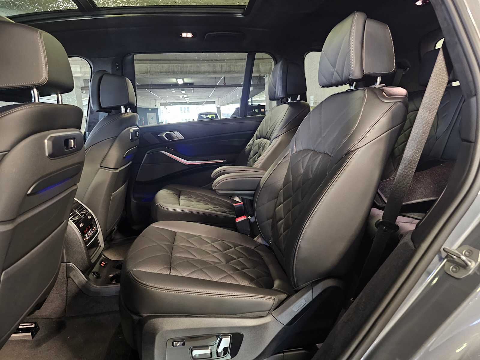 Thumbnail: 2026 BMW X7 - 36
