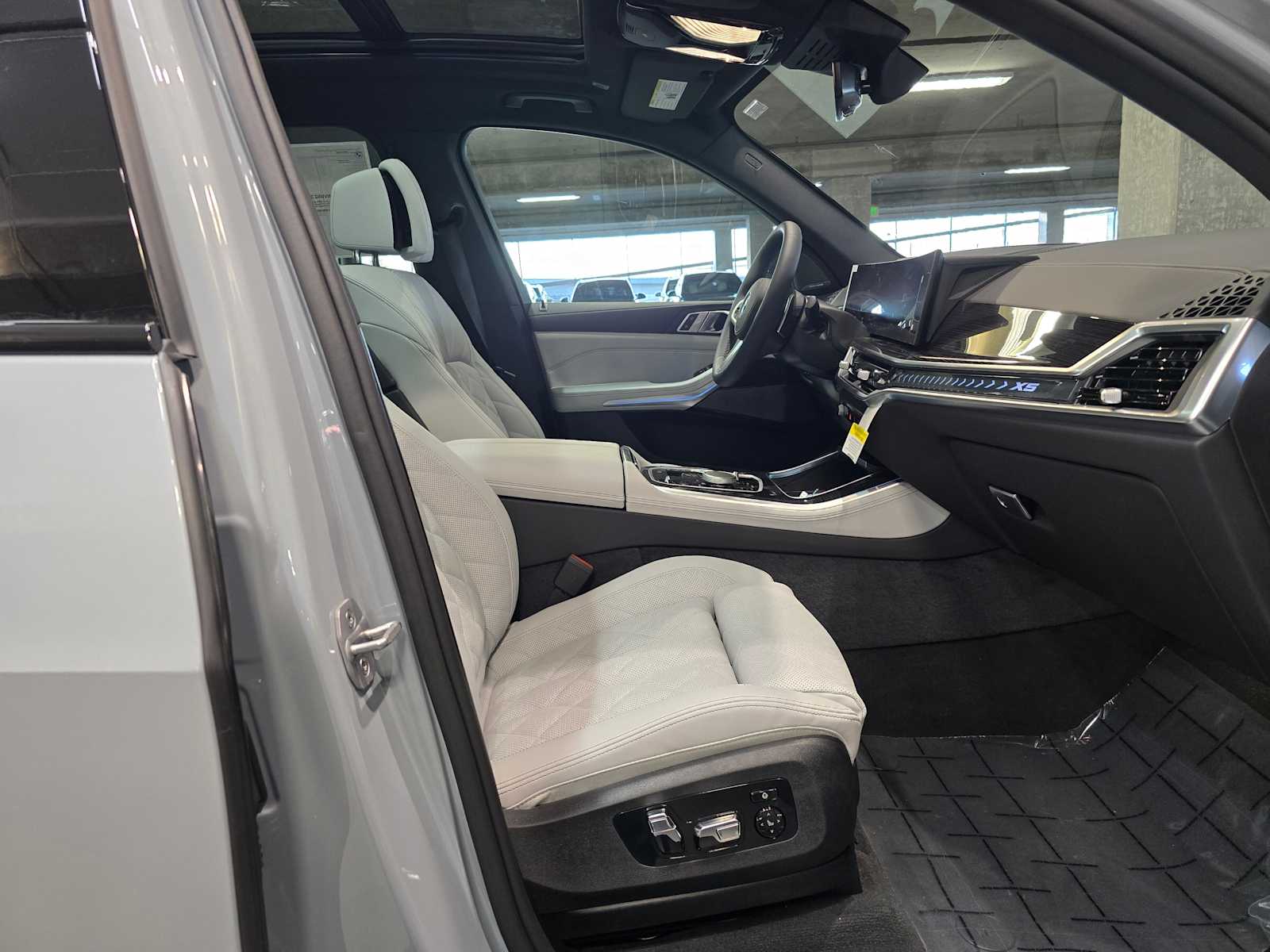 Thumbnail: 2026 BMW X5 - 31