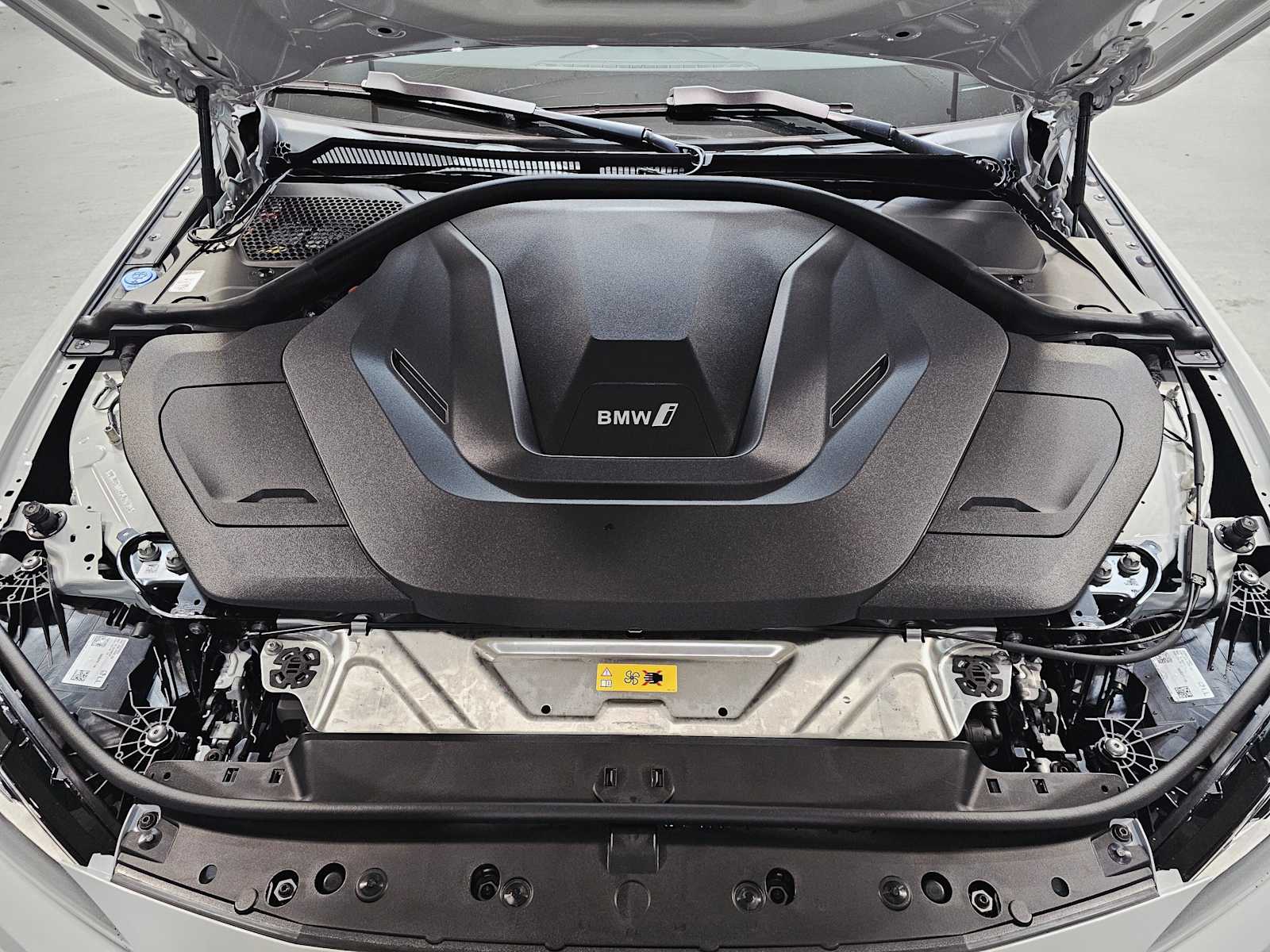 Thumbnail: 2025 BMW i4 - 9