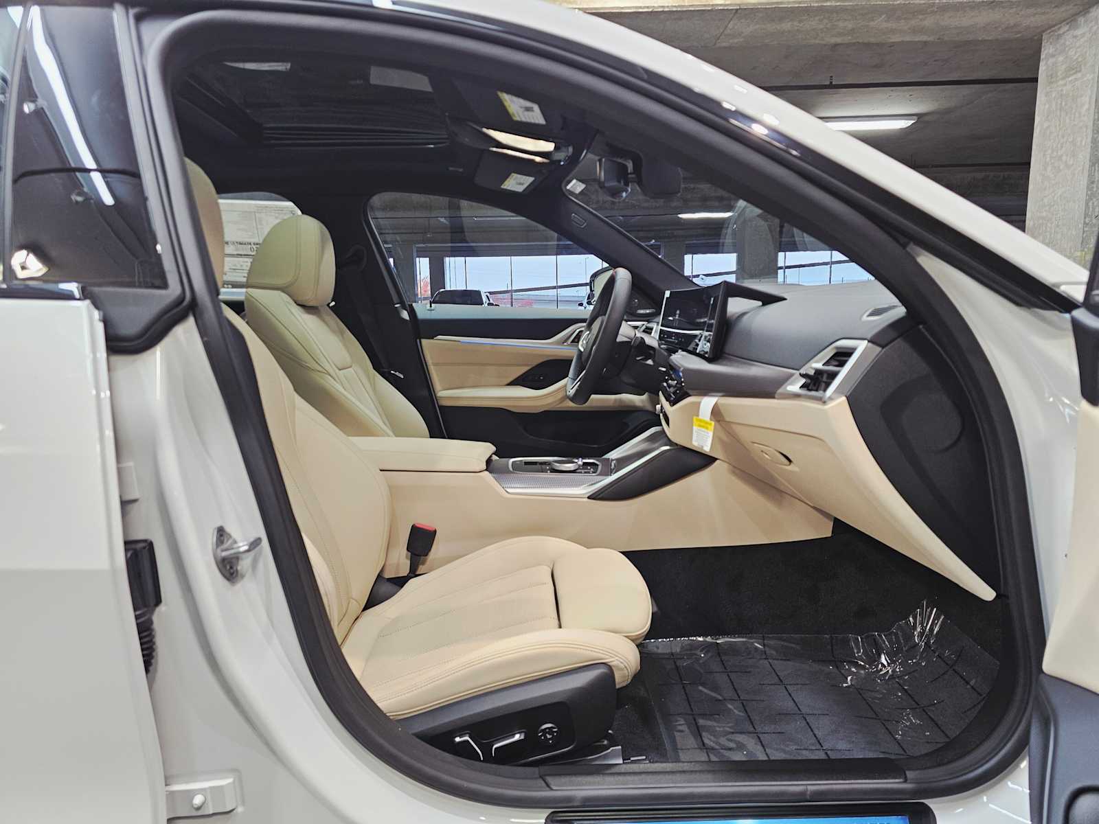 Thumbnail: 2025 BMW i4 - 27