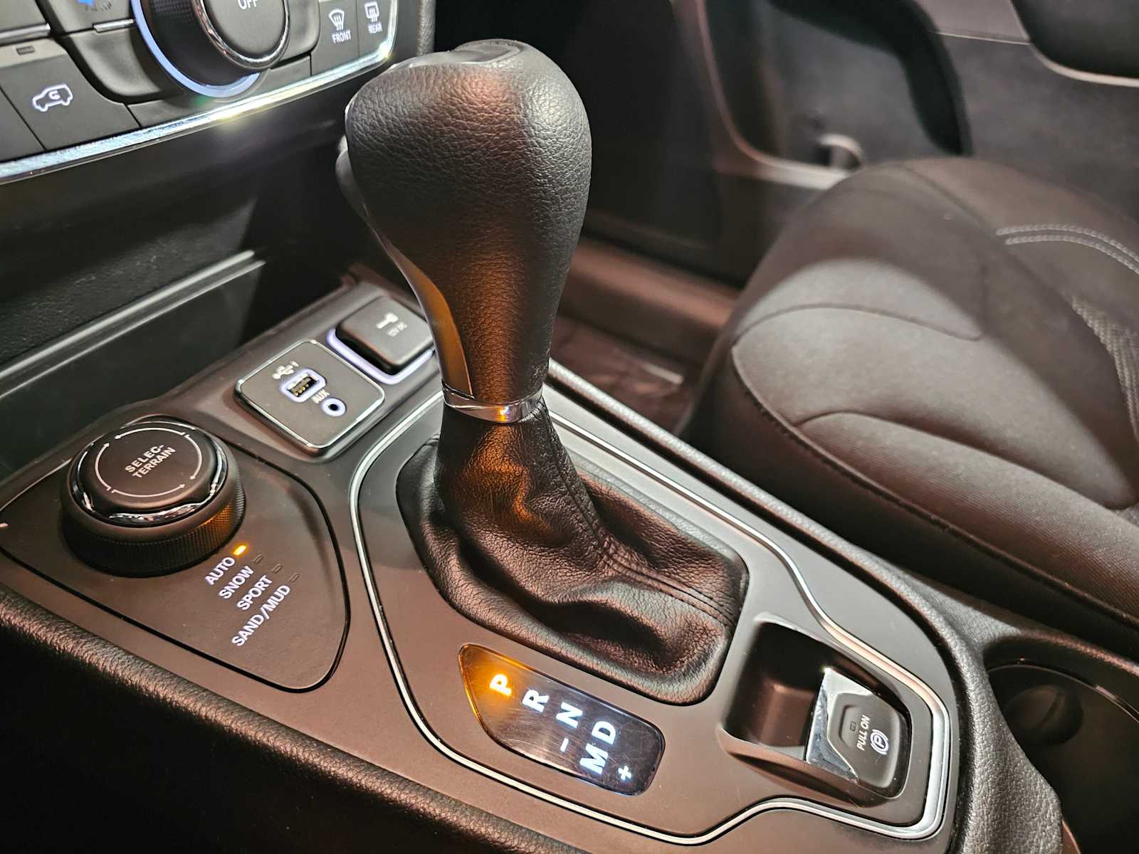 Thumbnail: 2020 Jeep Cherokee - 25