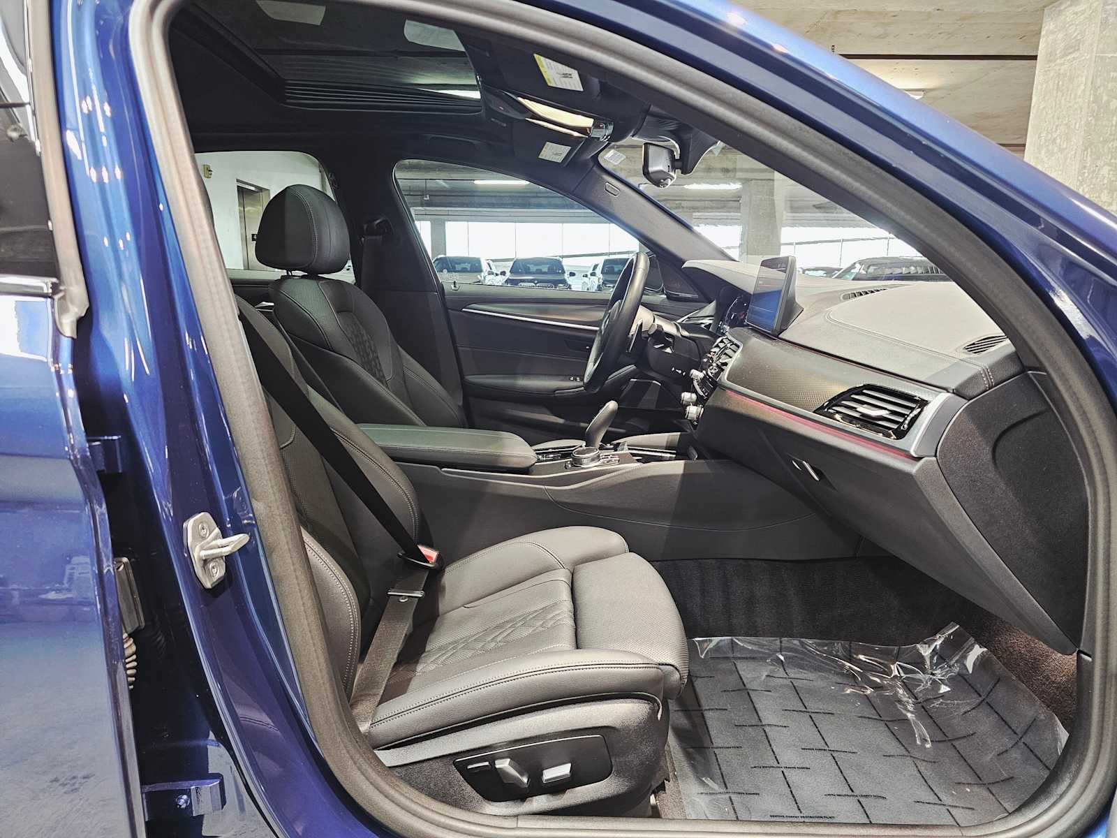 Thumbnail: 2023 BMW 5 Series - 27