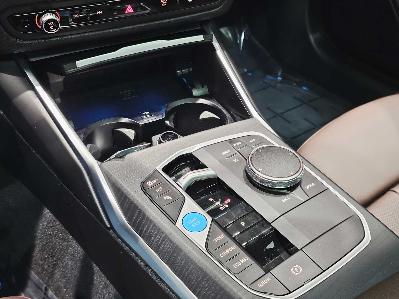 Thumbnail: 2025 BMW i4 - 17