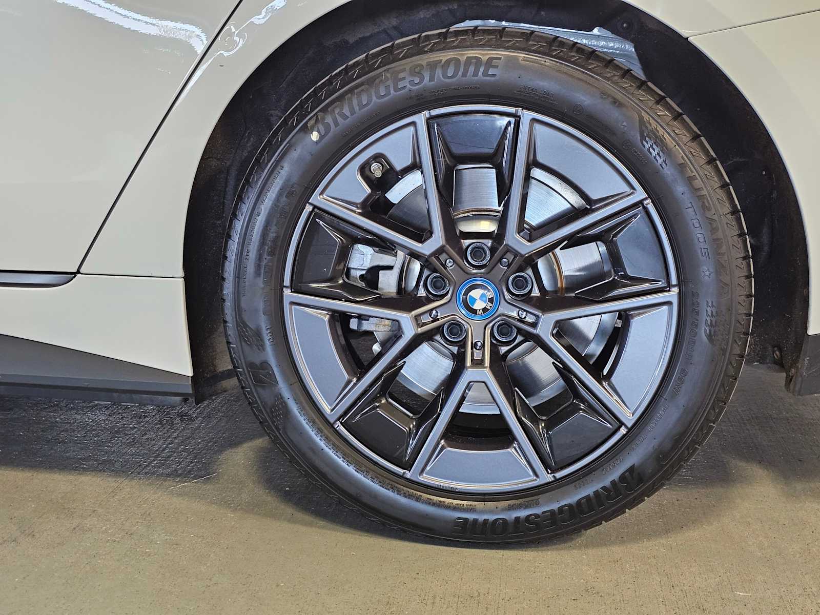 Thumbnail: 2023 BMW i4 - 8