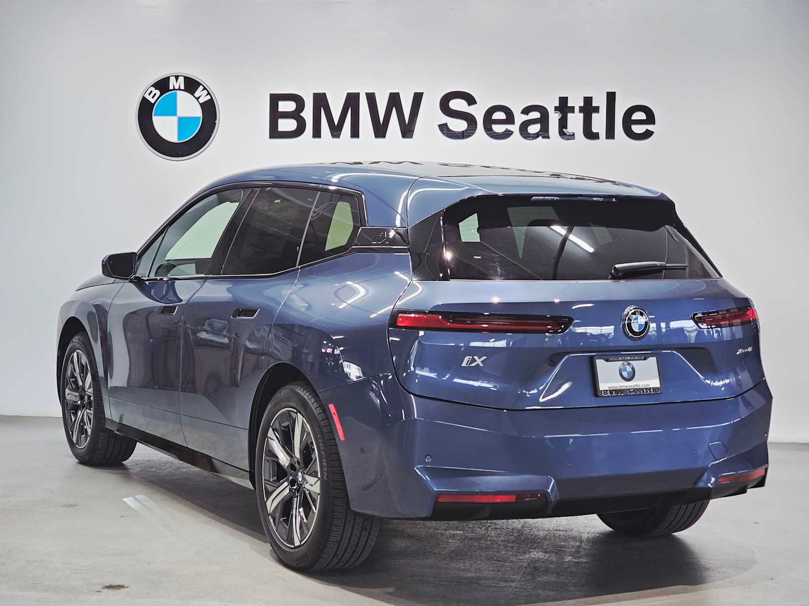 Thumbnail: 2026 BMW iX - 4