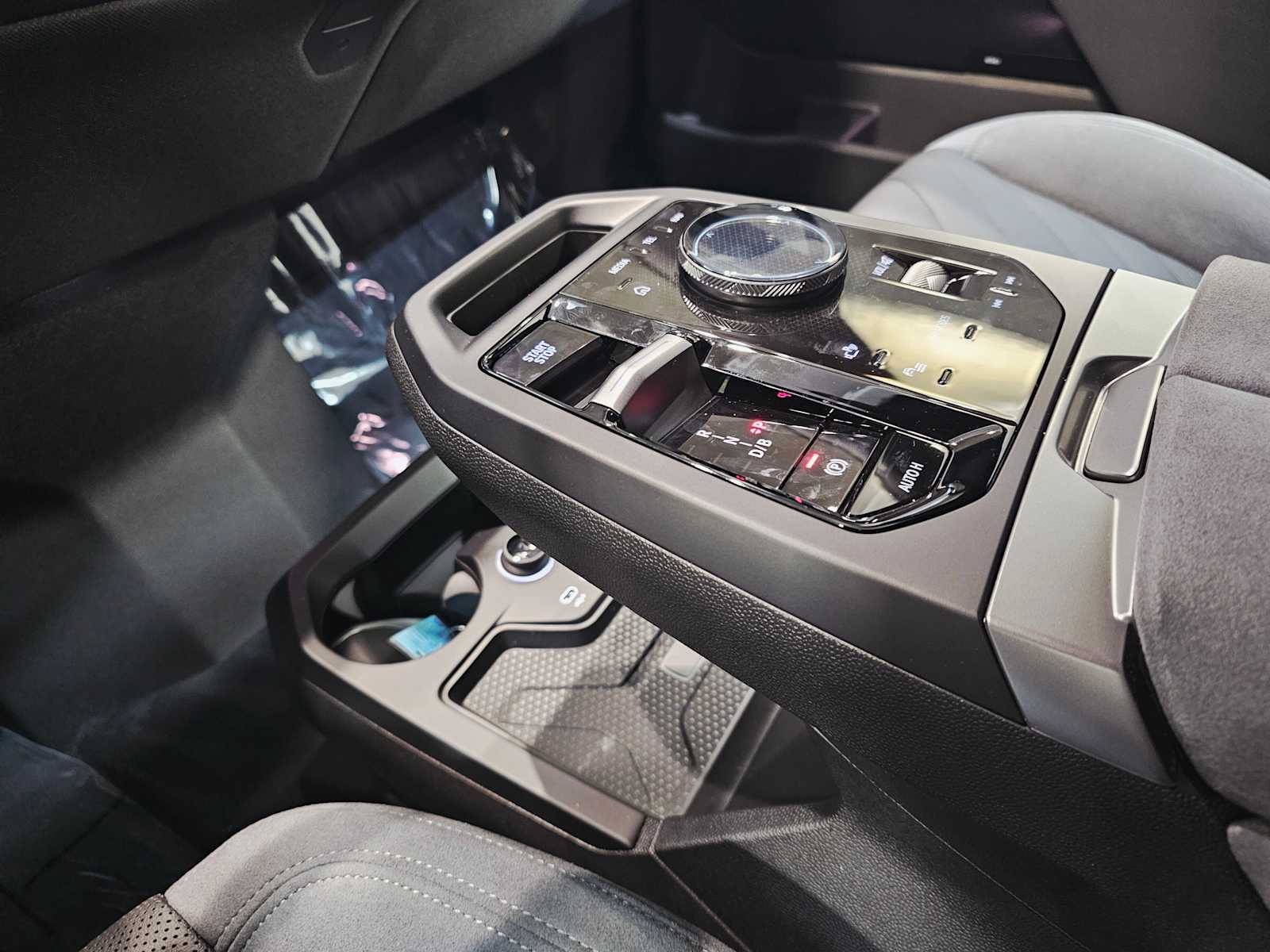 Thumbnail: 2026 BMW iX - 17