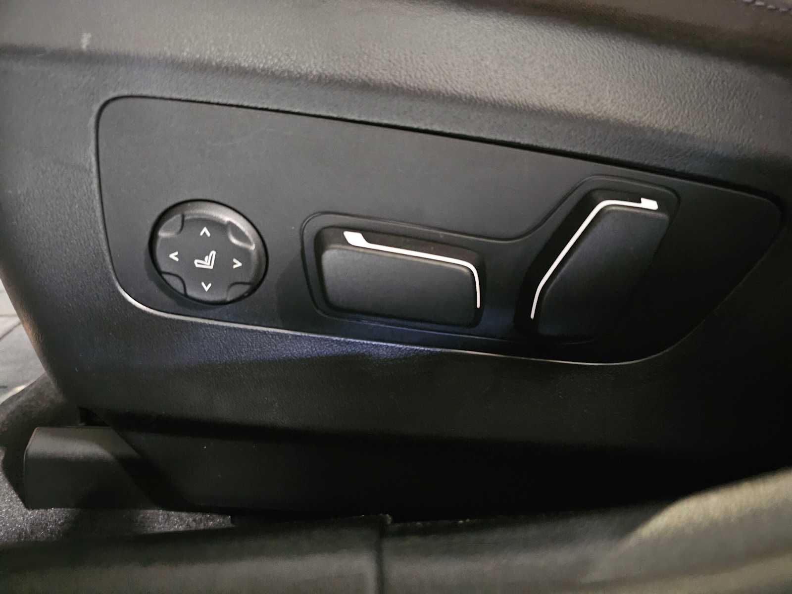 Thumbnail: 2024 BMW 5 Series - 28