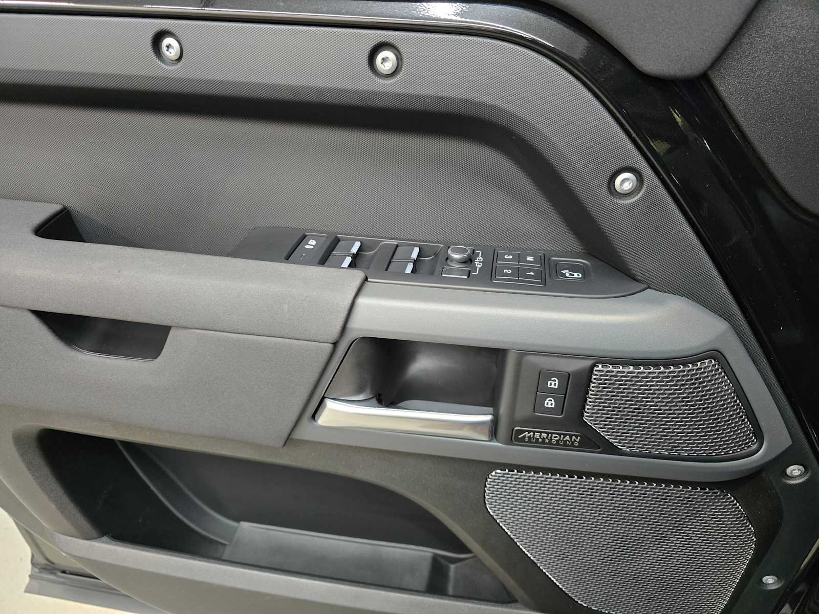 Thumbnail: 2023 Land Rover Defender - 20