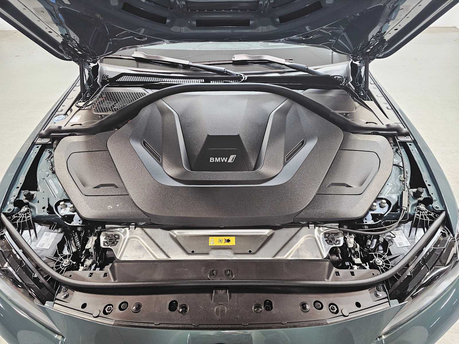 Thumbnail: 2025 BMW i4 - 9