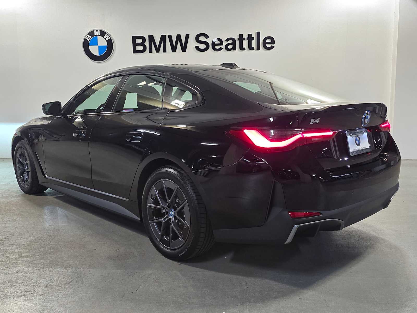 Thumbnail: 2023 BMW i4 - 4