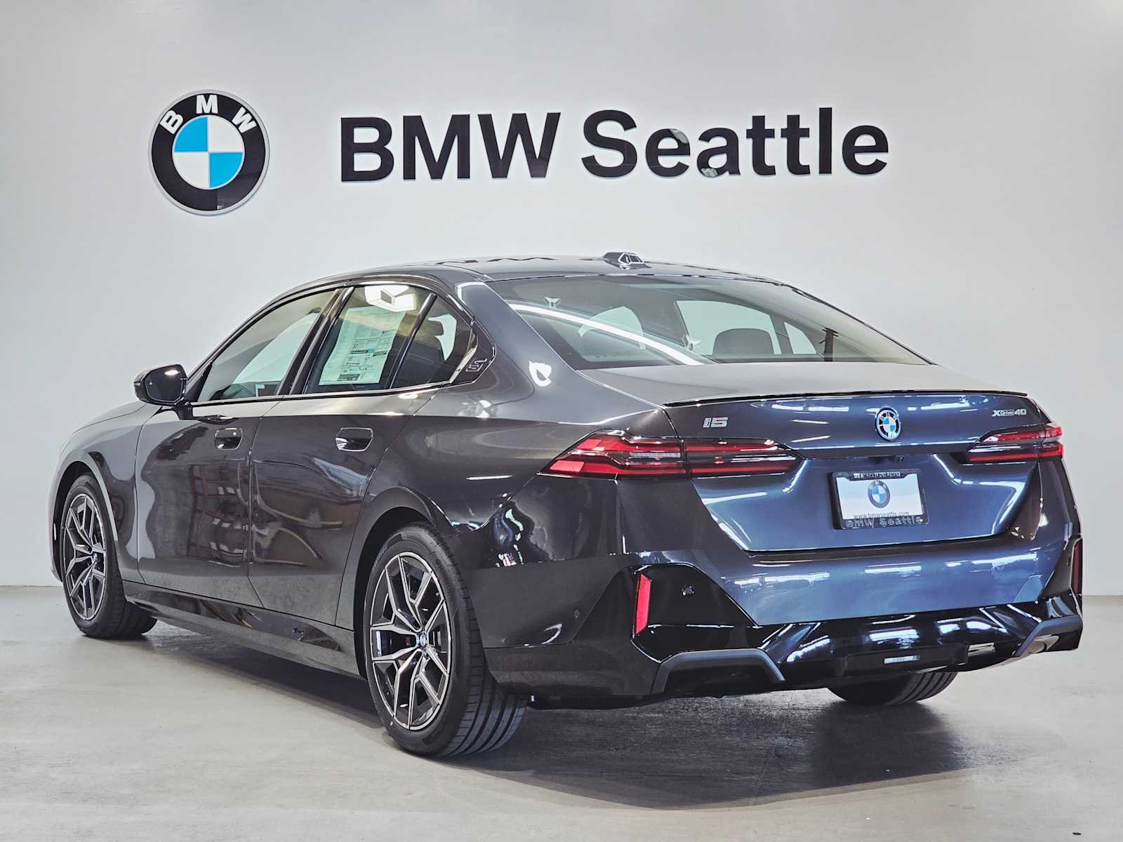 Thumbnail: 2026 BMW i5 - 4