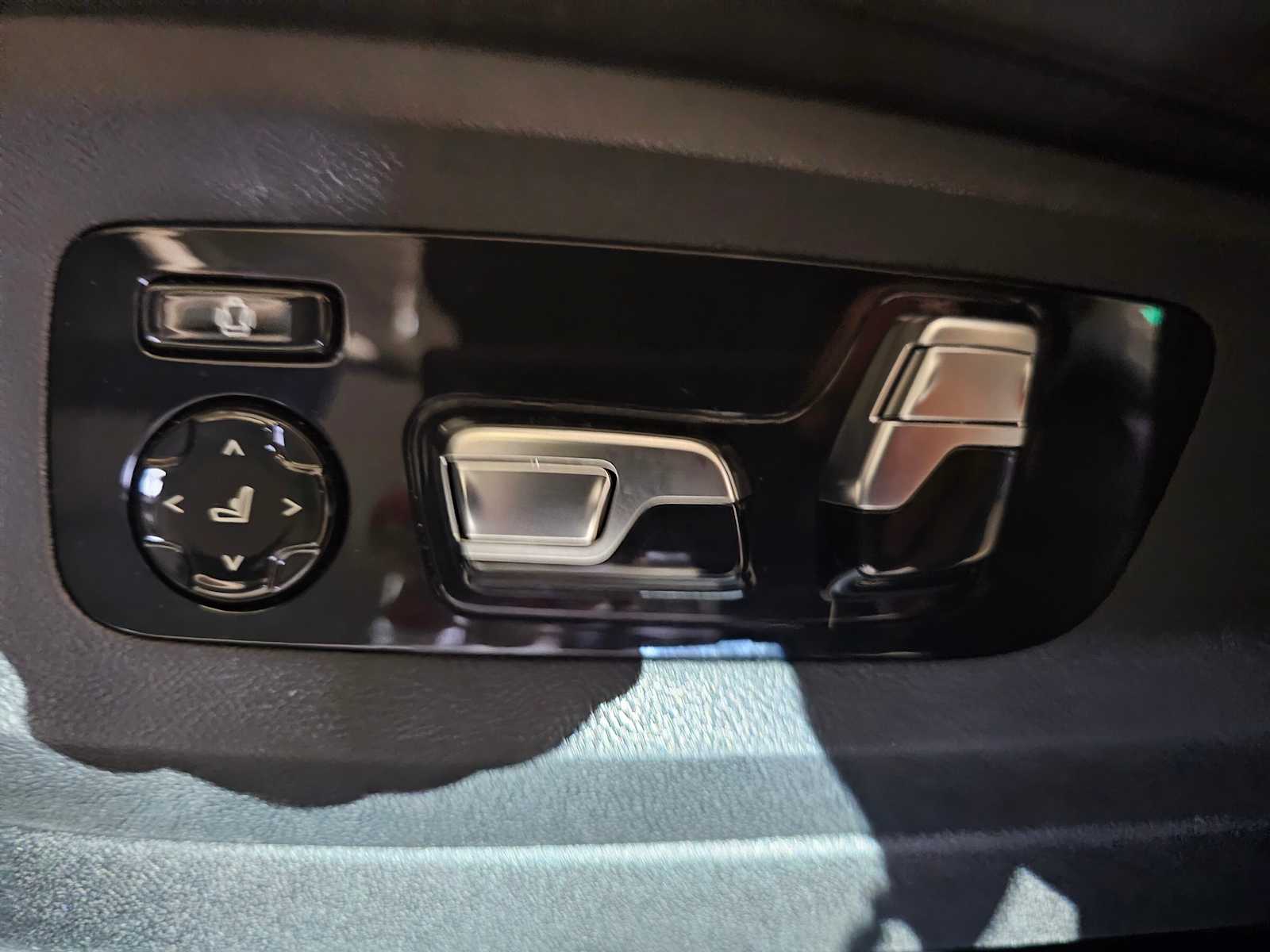 Thumbnail: 2025 BMW X7 - 30