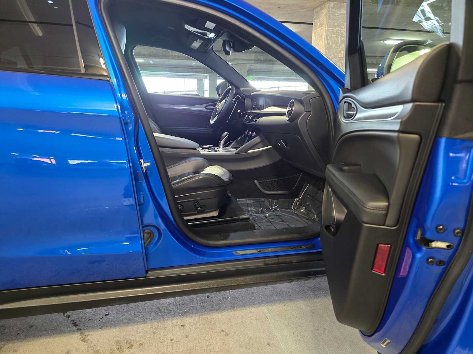 Thumbnail: 2018 Alfa Romeo Stelvio - 30