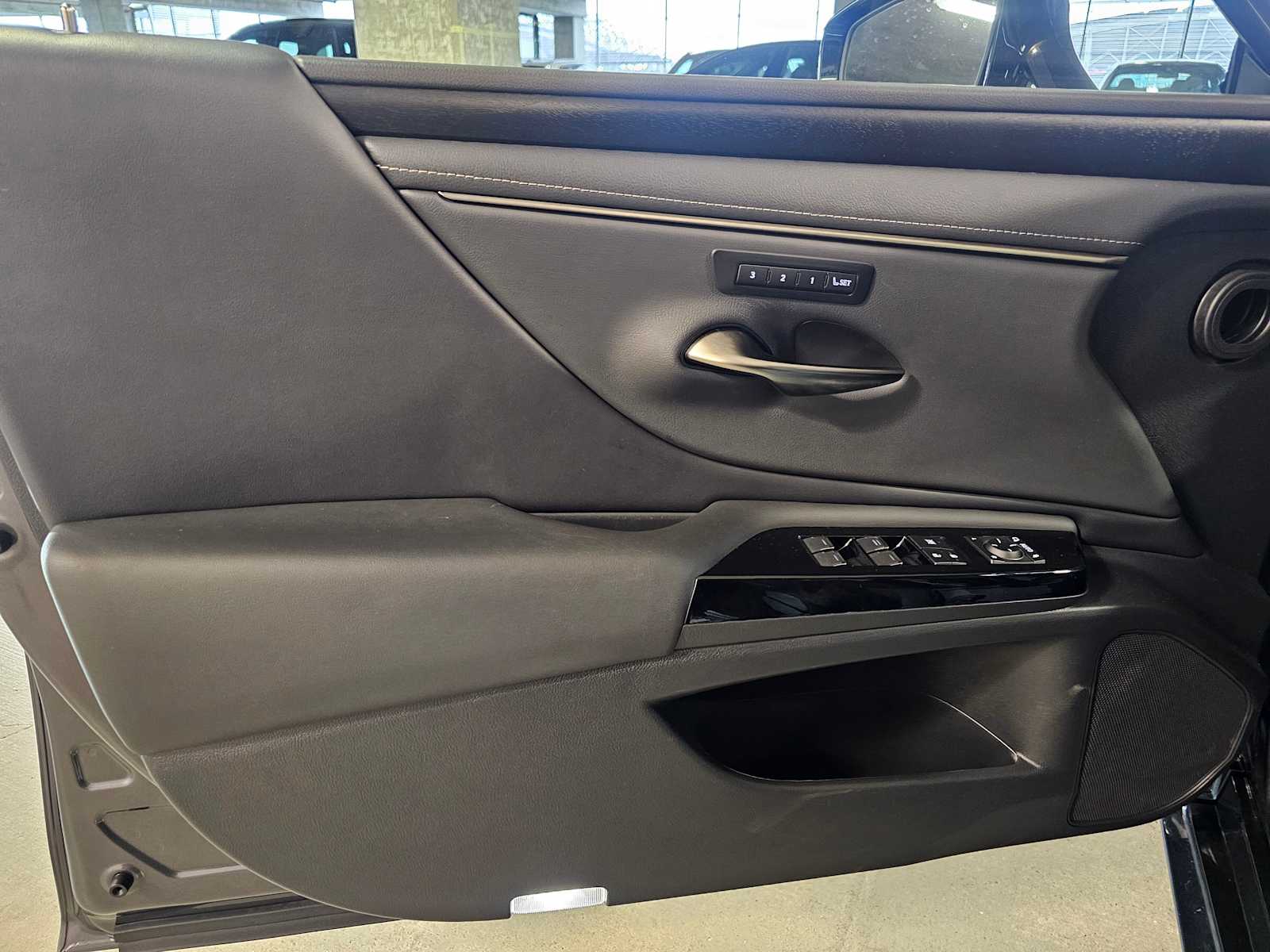 Thumbnail: 2023 Lexus ES - 29