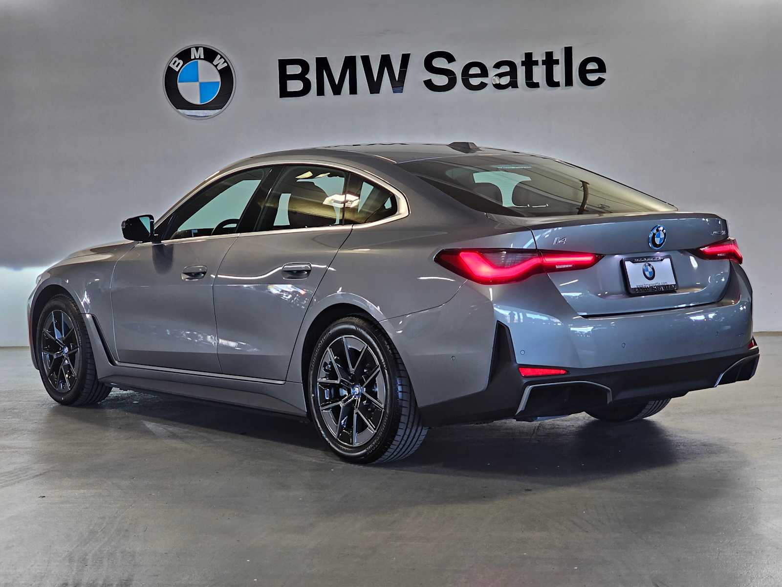 Thumbnail: 2023 BMW i4 - 4