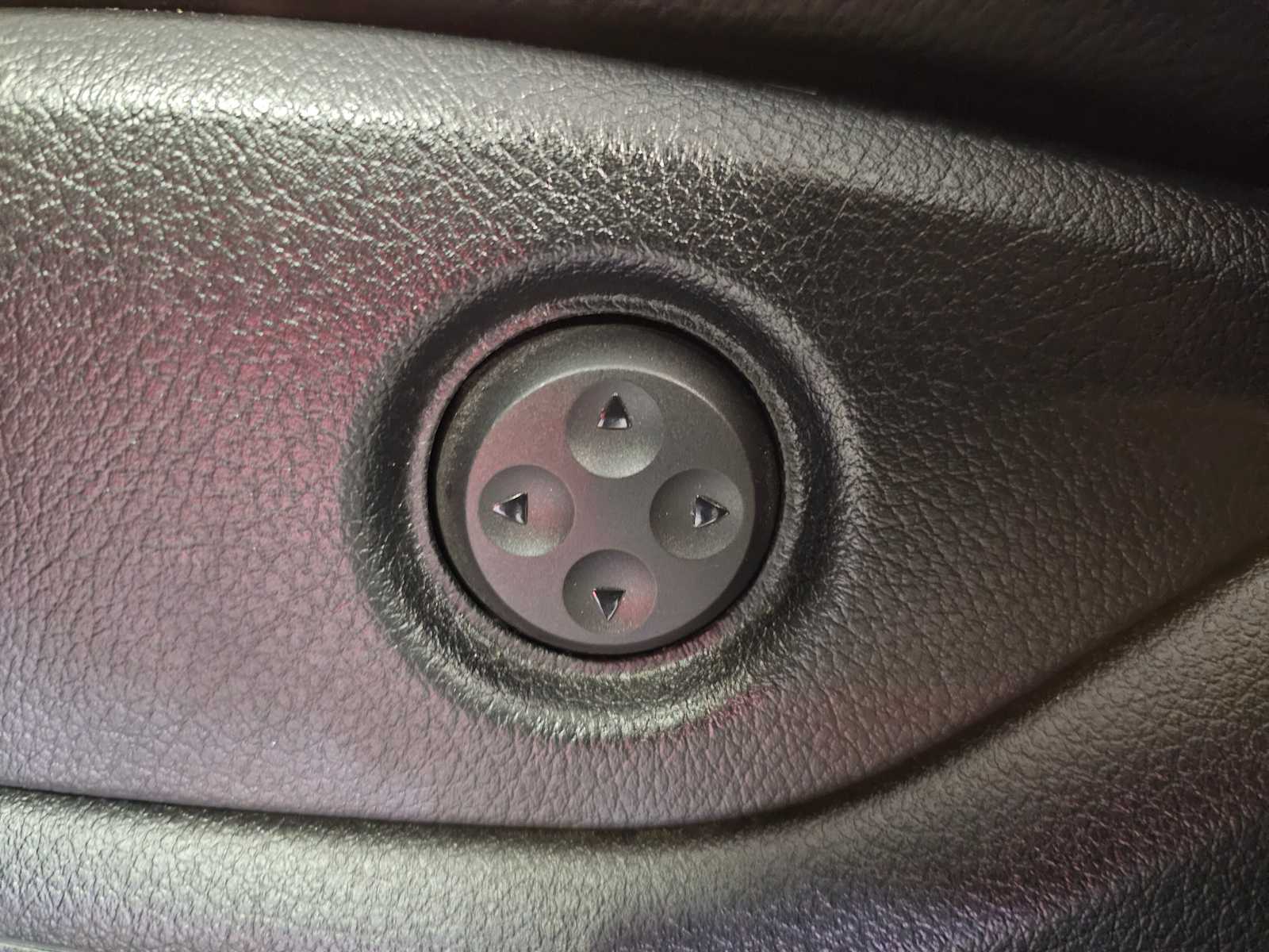 Thumbnail: 2014 Mercedes-Benz M-Class - 23