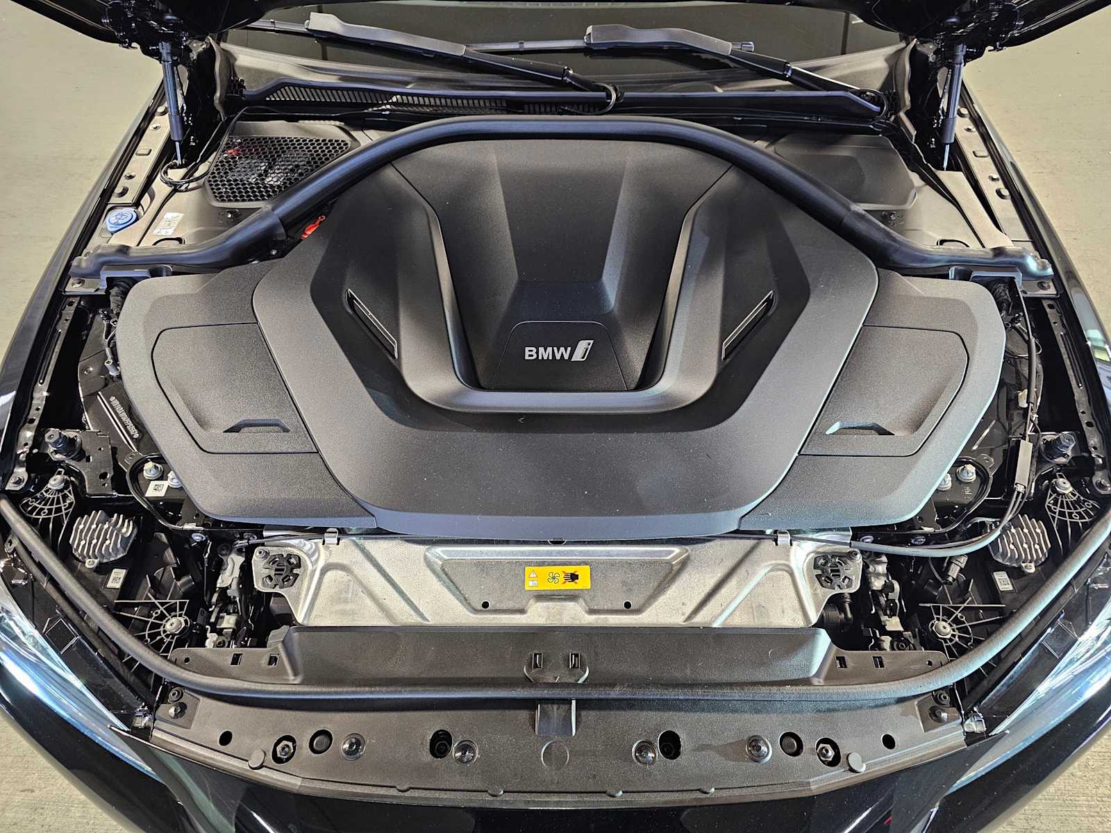 Thumbnail: 2023 BMW i4 - 9