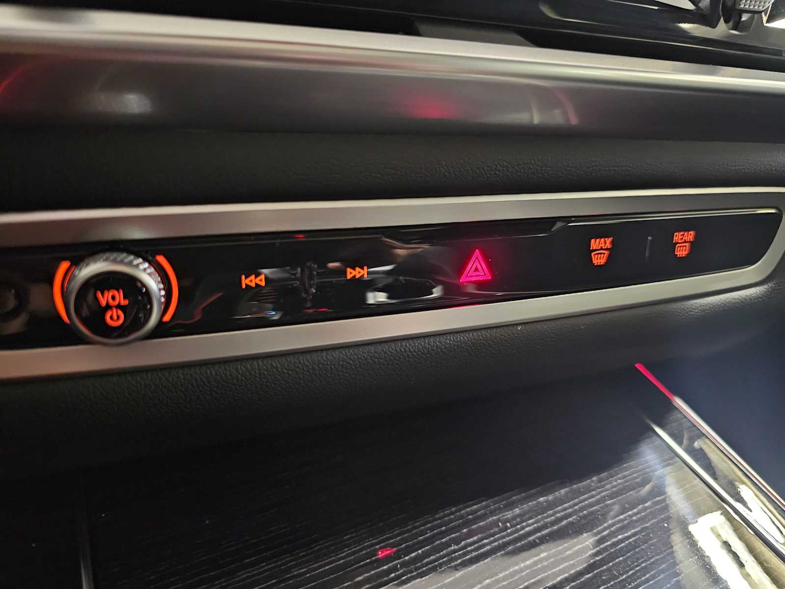 Thumbnail: 2025 BMW X7 - 18