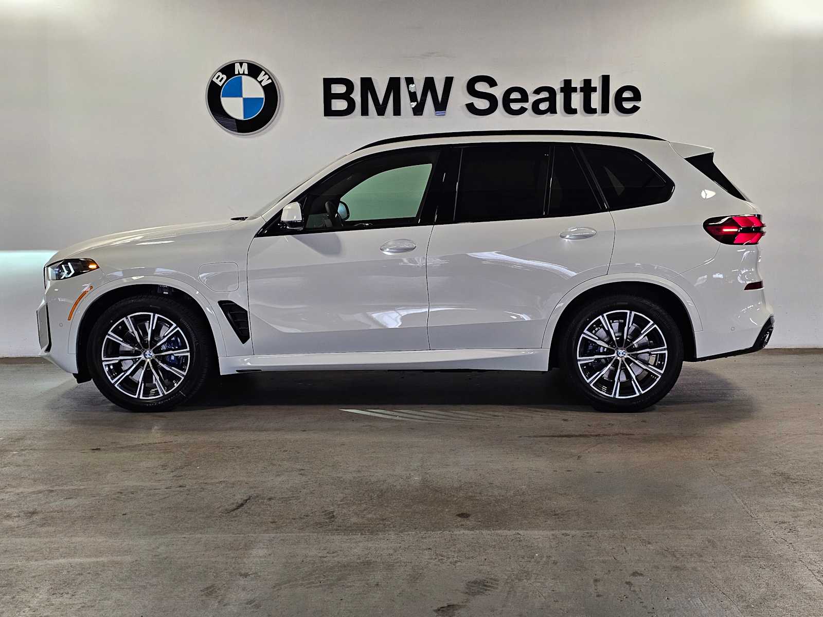 Thumbnail: 2026 BMW X5 - 3