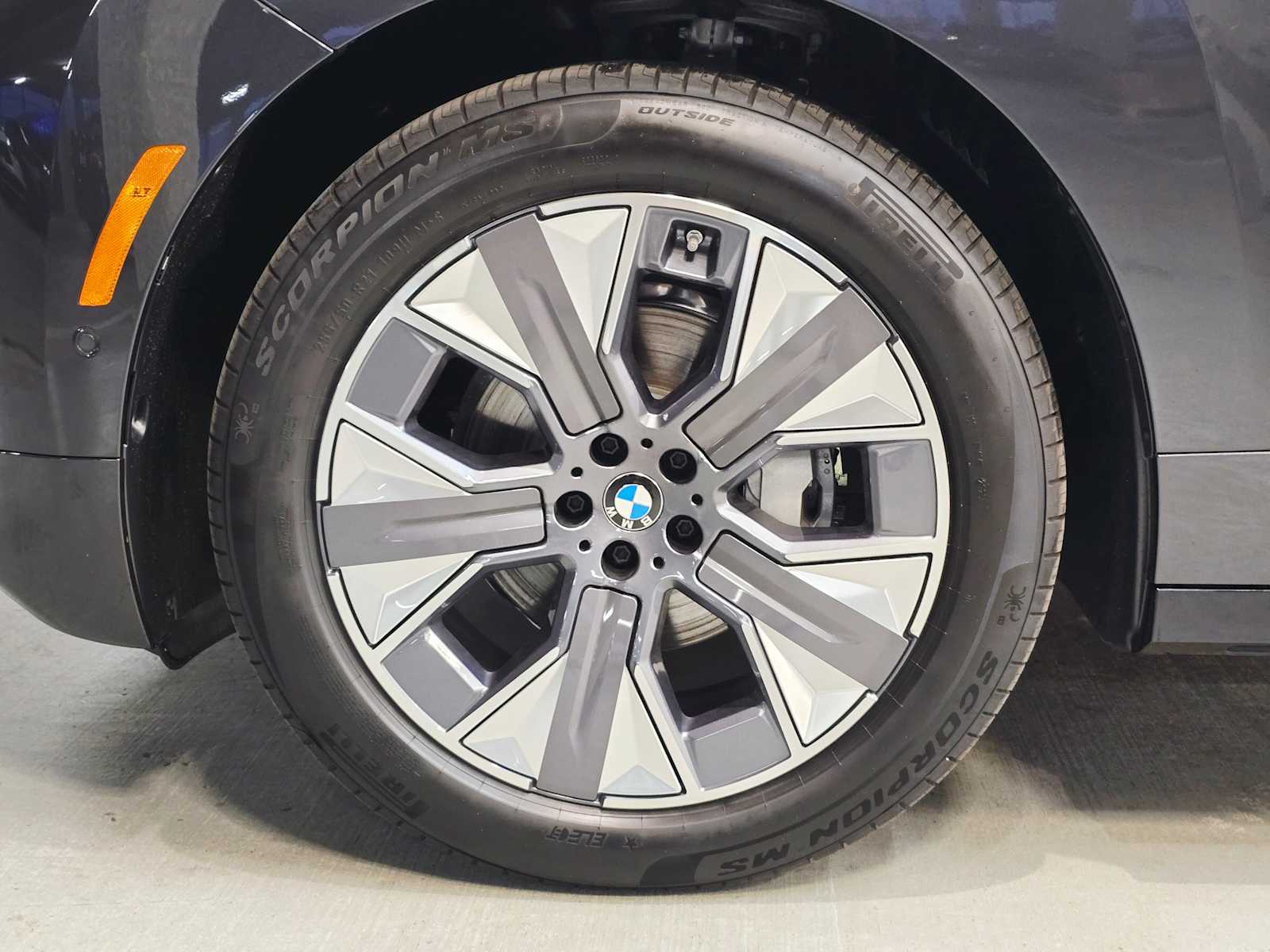 Thumbnail: 2026 BMW iX - 8