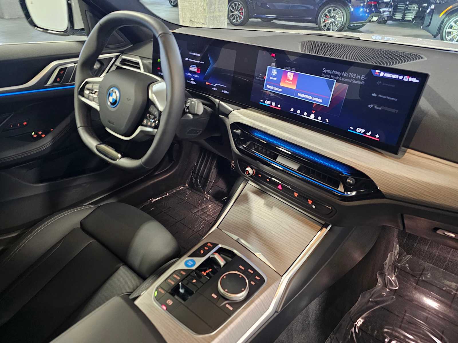 Thumbnail: 2025 BMW i4 - 42