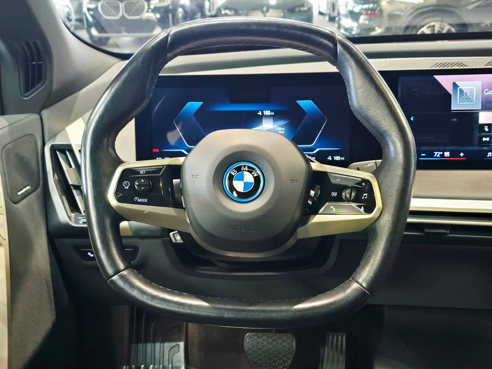 Thumbnail: 2024 BMW iX - 10