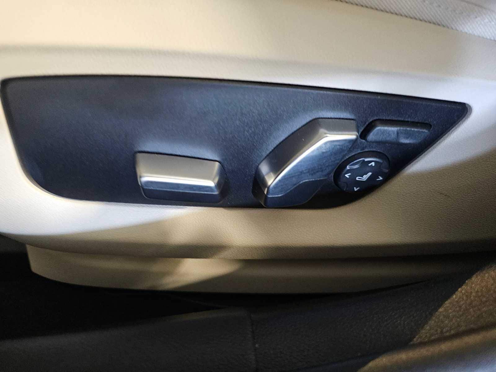 Thumbnail: 2023 BMW 5 Series - 30