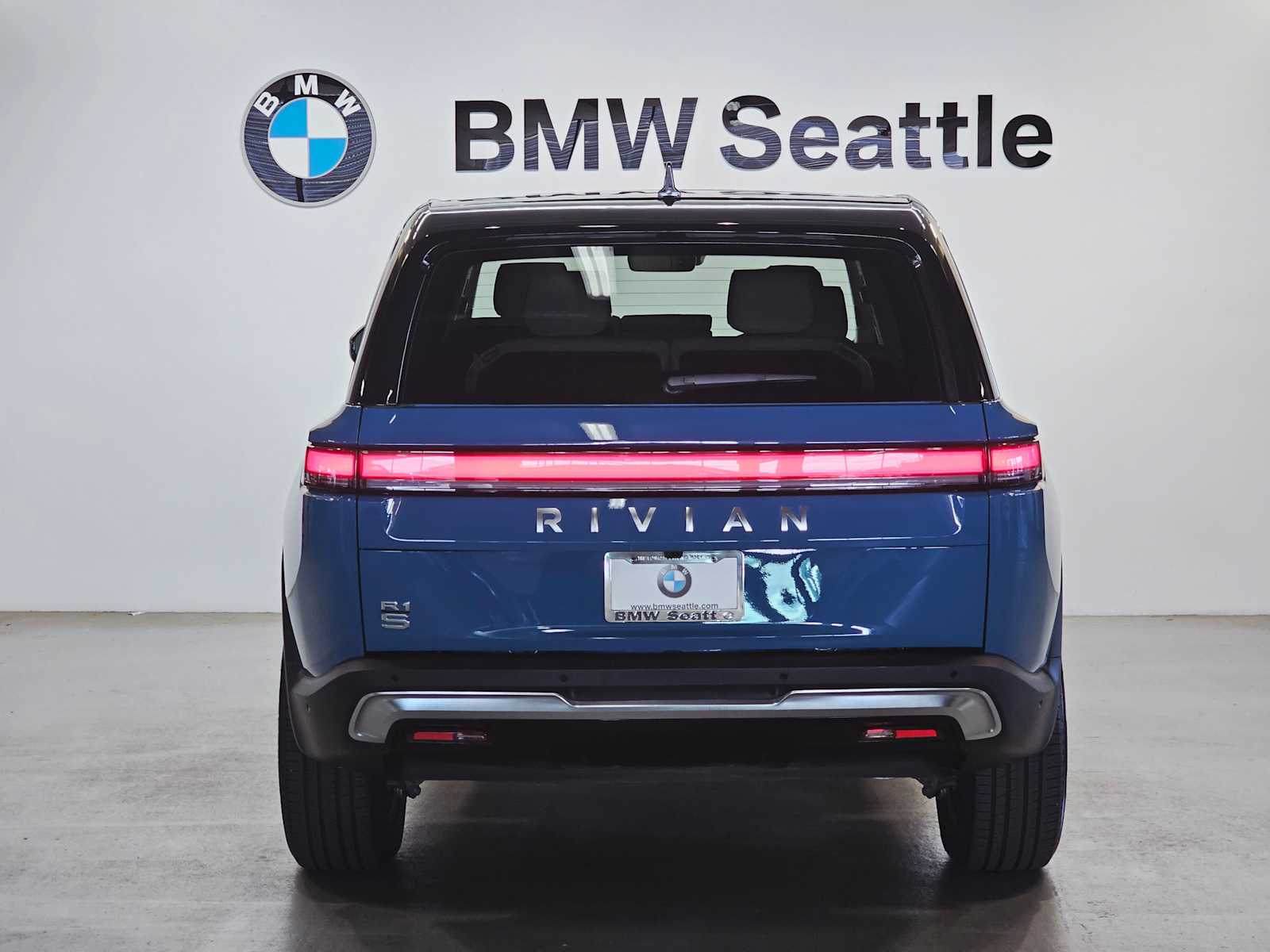 Thumbnail: 2024 Rivian R1S - 5