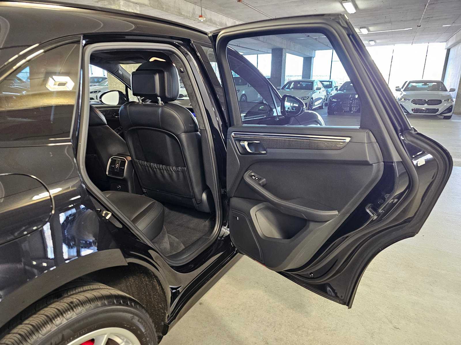 Thumbnail: 2016 Porsche Macan - 32