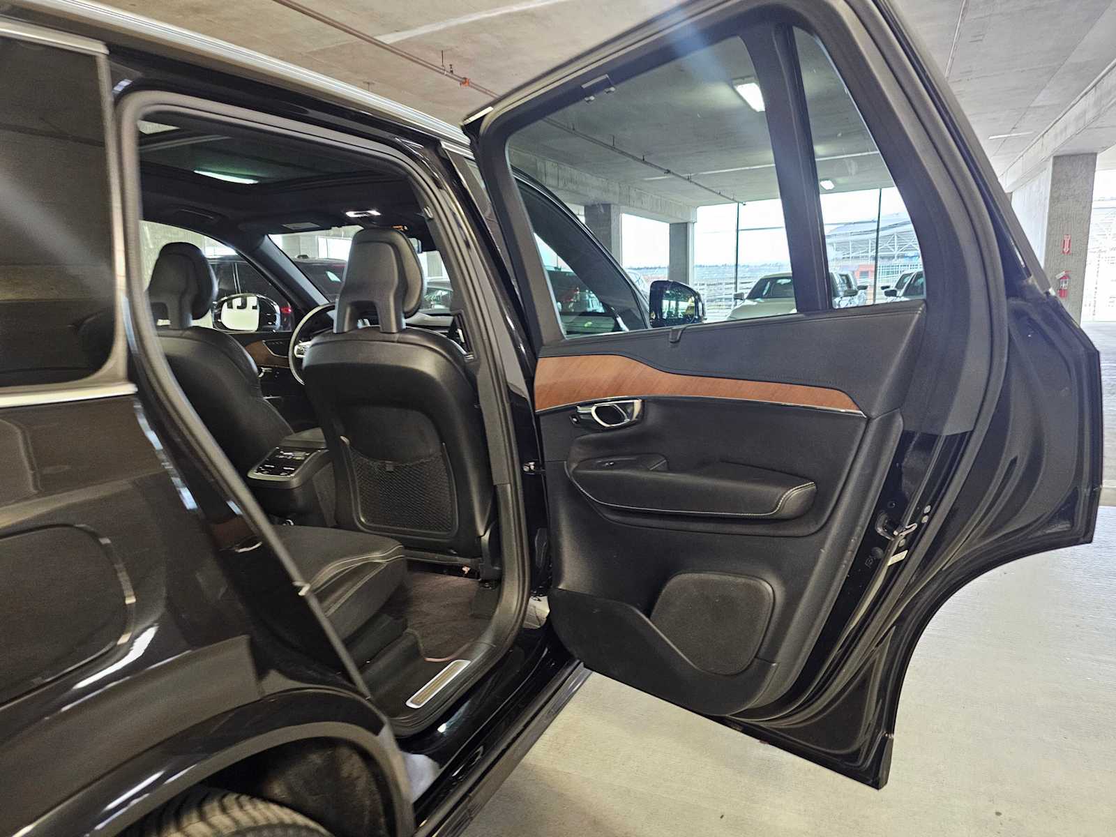 Thumbnail: 2016 Volvo XC90 - 32